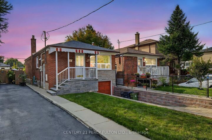 Photo de la propriété: 98 Granger Avenue ON M1K 3L3