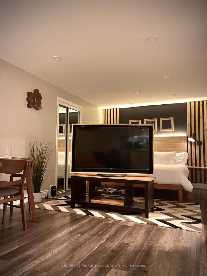 Property Photo: 657 Thompson Road S Bsmt ON L9T 5W8