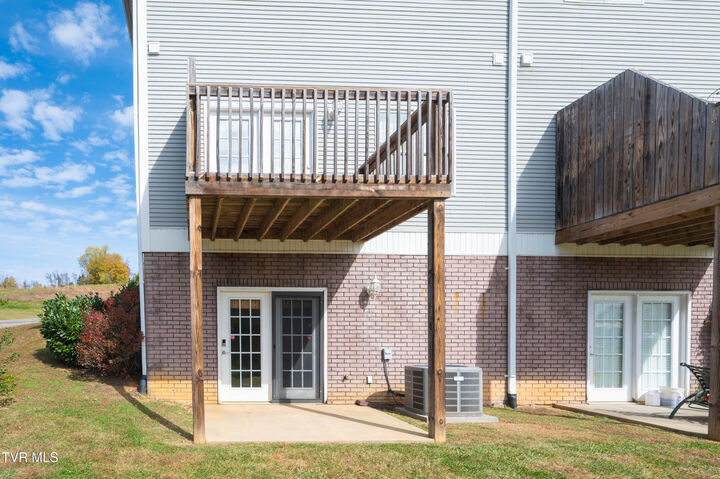 Property Photo:  200 Deck Lane 1105  TN 37617