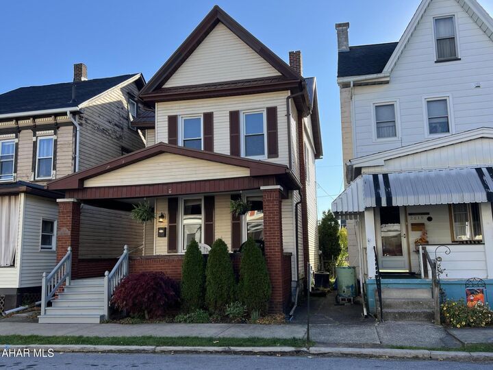 Property Photo: 2817 Oak Avenue PA 16601