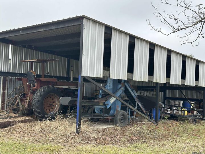 Property Photo: 8874 Elton St LA 70755