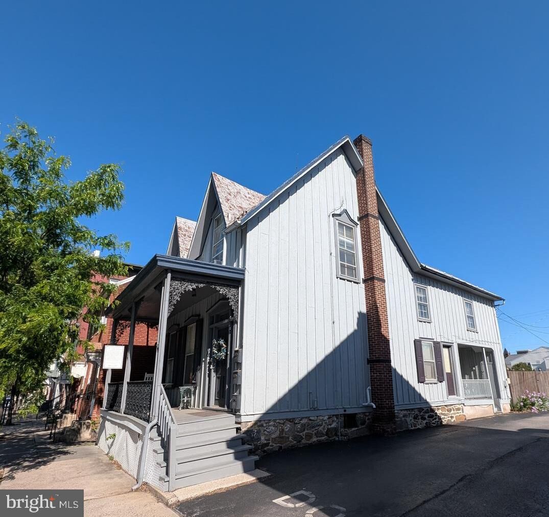 Property Photo:  115 Chambersburg Street  PA 17325 