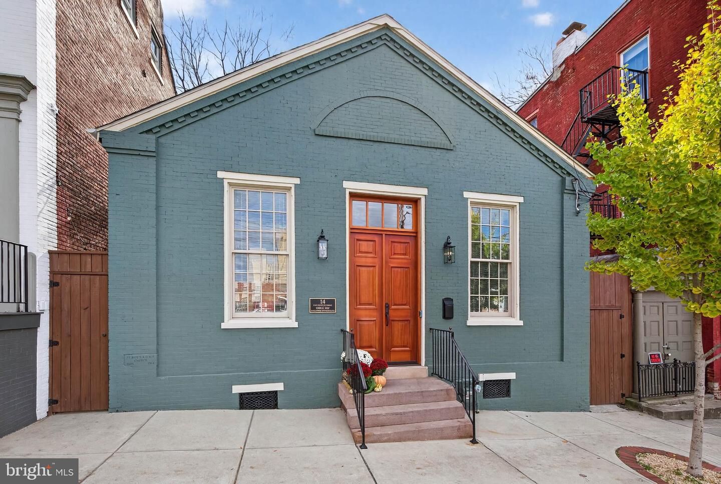 Property Photo:  14 E Farnum Street  PA 17602 