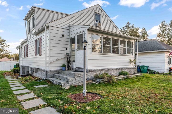 Property Photo: 5527 Locust Street PA 17112