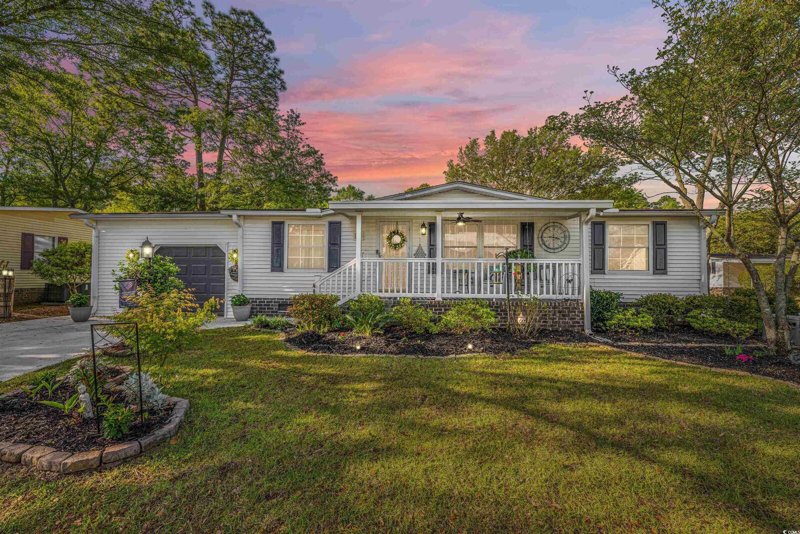 Property Photo: 100 Pewter Ln SC 29456