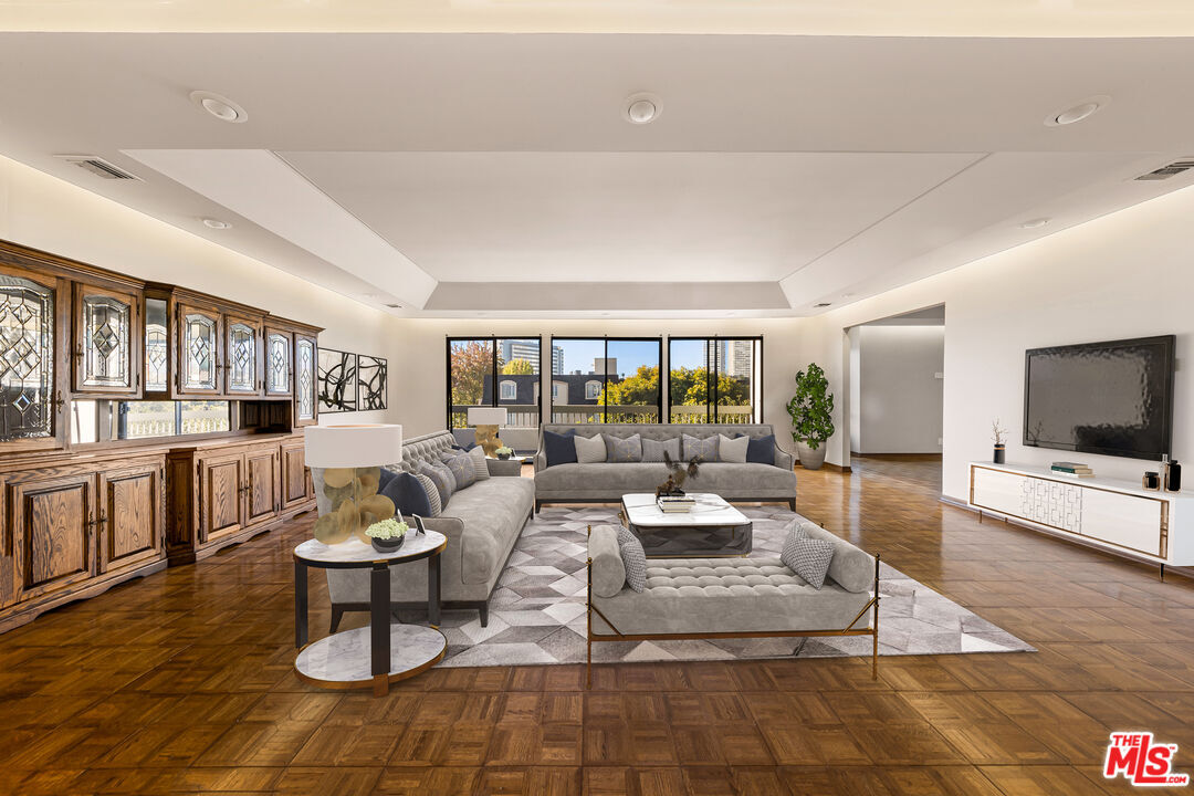 Property Photo: 1220 Roxbury Dr CA 90035