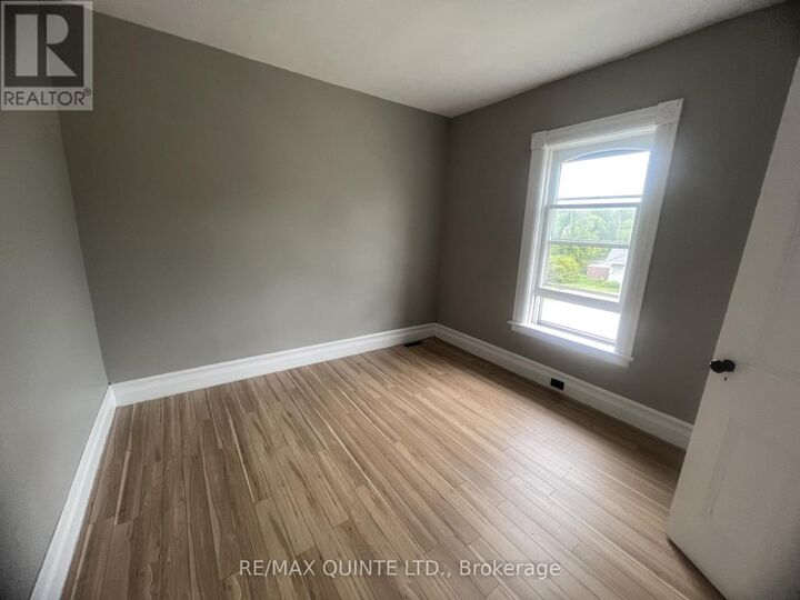 Property Photo: 472 Victoria Street North B ON K0K 3J0