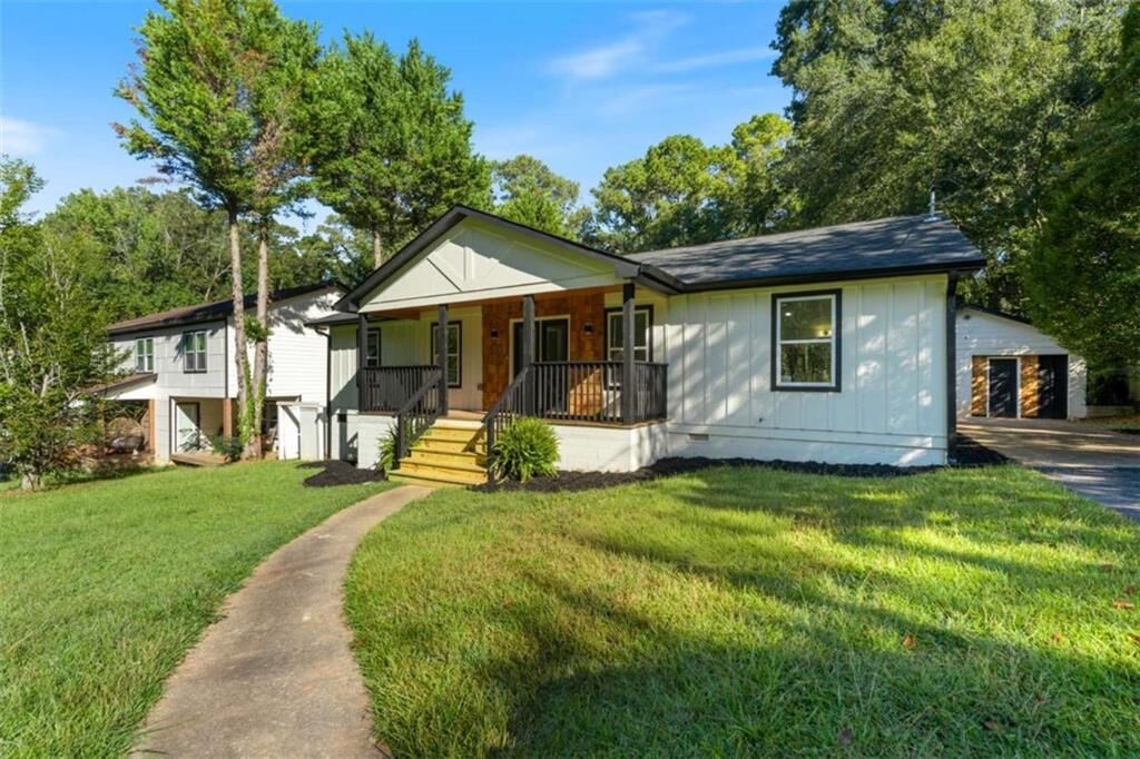 Property Photo:  1705 Beechwood Boulevard SW  GA 30311