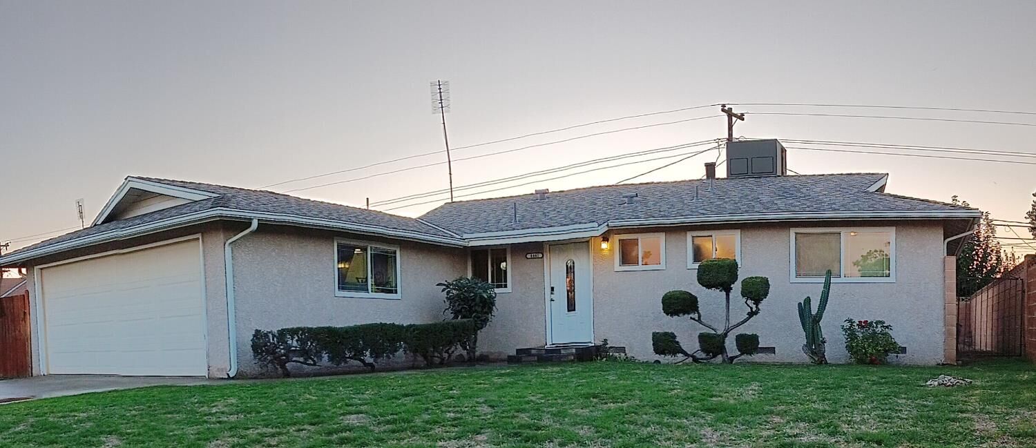 Property Photo:  4461 N Manila Avenue  CA 93727 