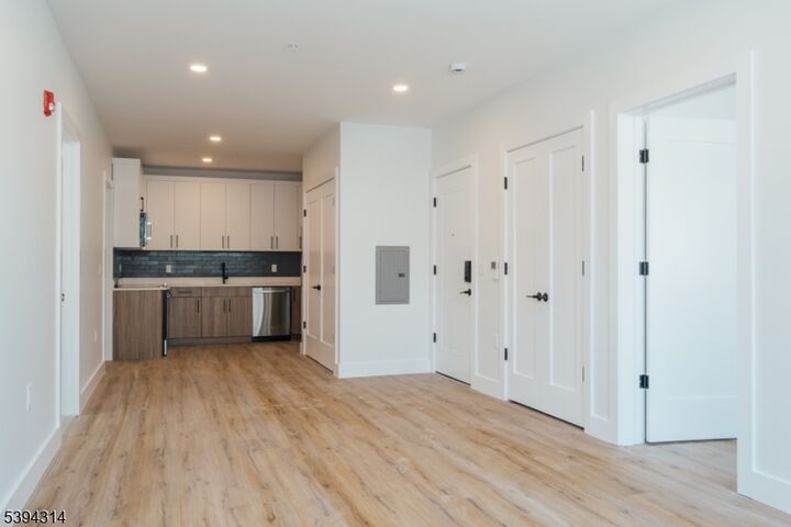 Property Photo:  67 Summer Ave 202  NJ 07104 