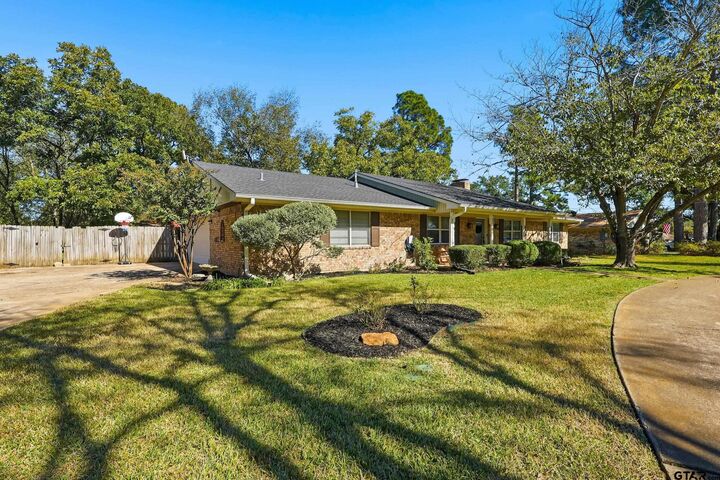 Property Photo:  703 E Pennsylvania Ave.  TX 75790 