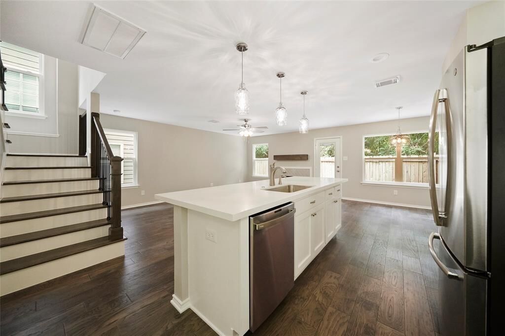 Property Photo: 101 N Villa Oaks Drive TX 77382
