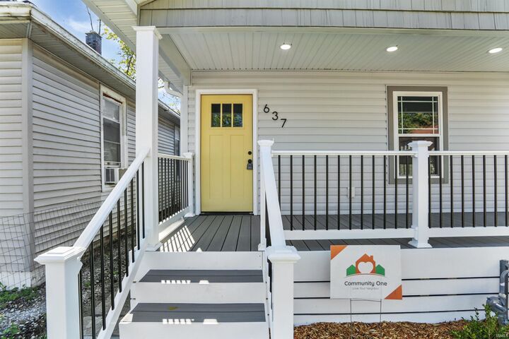Property Photo:  637 Jackson Avenue  IN 47713 