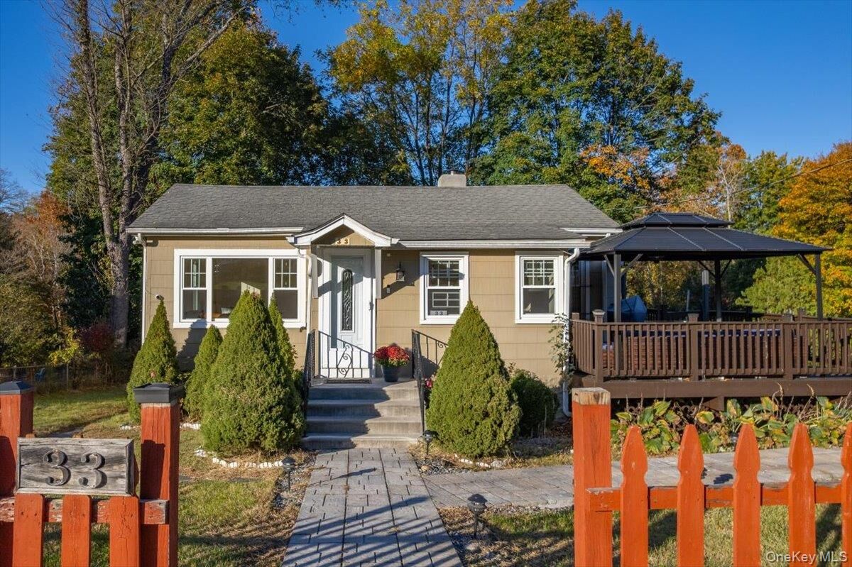 Property Photo:  33 Hollowbrook Court N  NY 10567