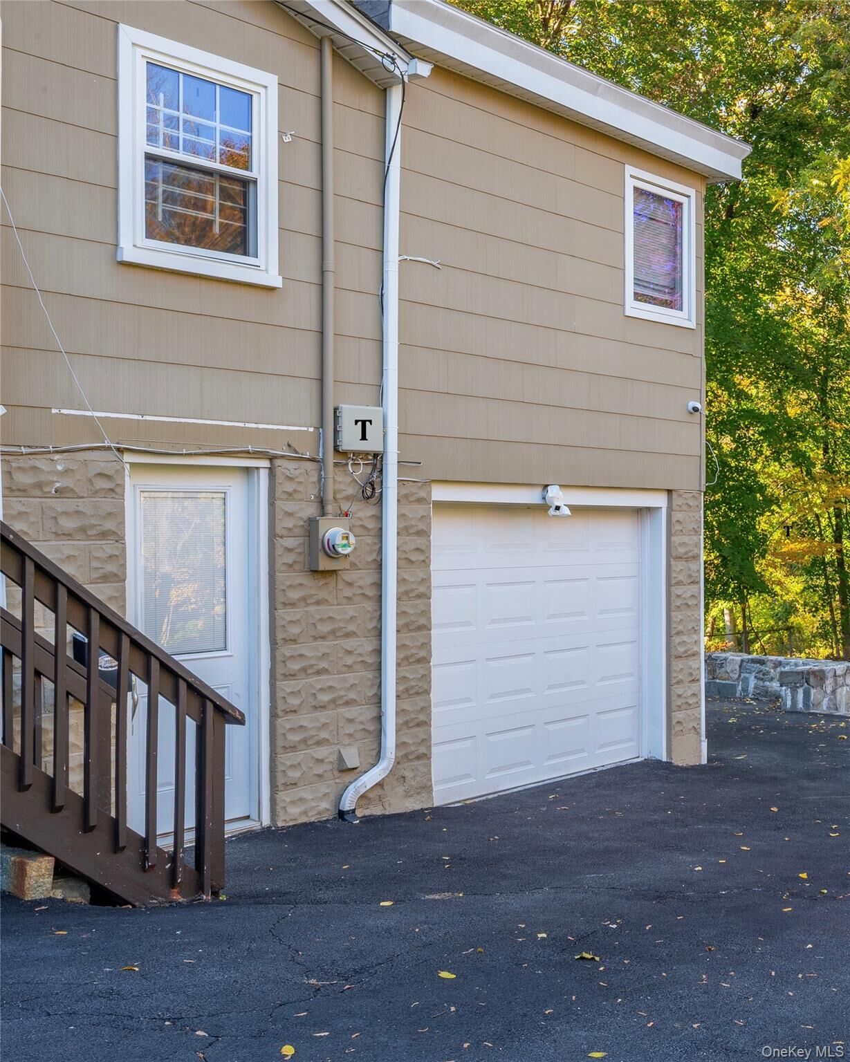 Property Photo:  33 Hollowbrook Court N  NY 10567 