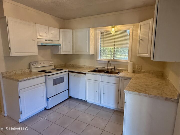 Property Photo:  3 Nottingham Circle  MS 39503 