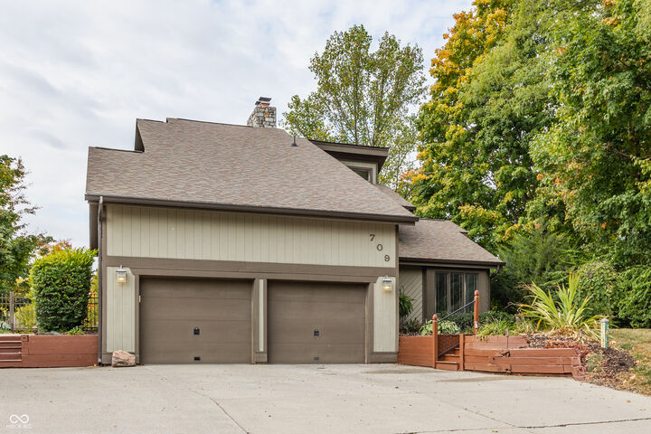 Property Photo: 709 Pleasant Point Circle IN 46034