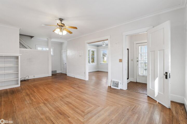 Property Photo:  614 W State Street  IA 50158 