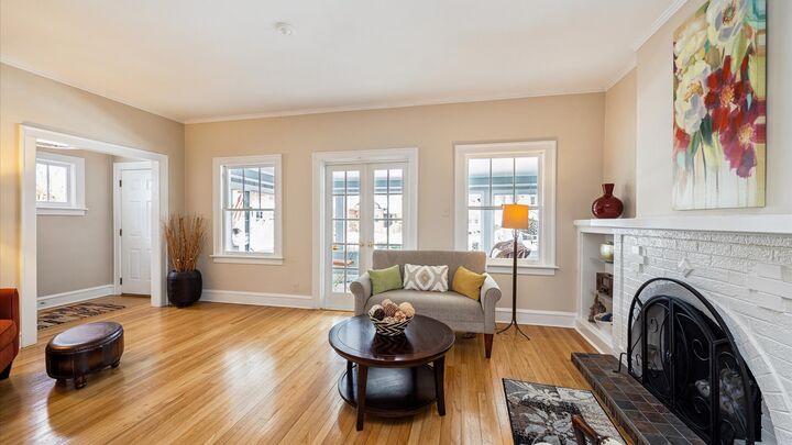 Property Photo:  66 Dover Avenue  IL 60525 