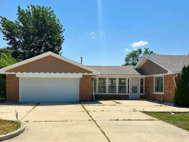 Property Photo: 9405 S 76th Court IL 60457