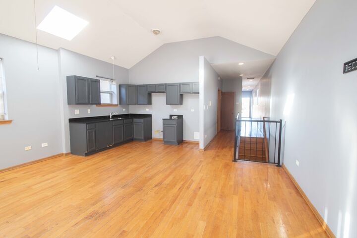 Property Photo: 3042 W Flournoy Street 3 IL 60612