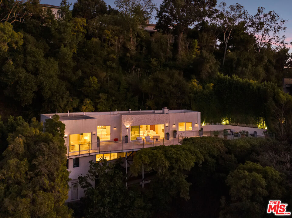 Property Photo: 9422 Readcrest Drive CA 90210