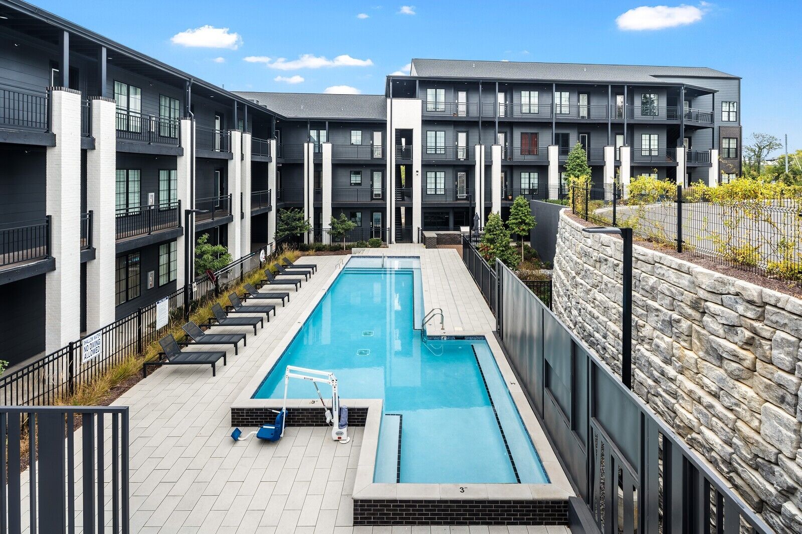 Property Photo:  600 E Trinity Ln 107  TN 37207 