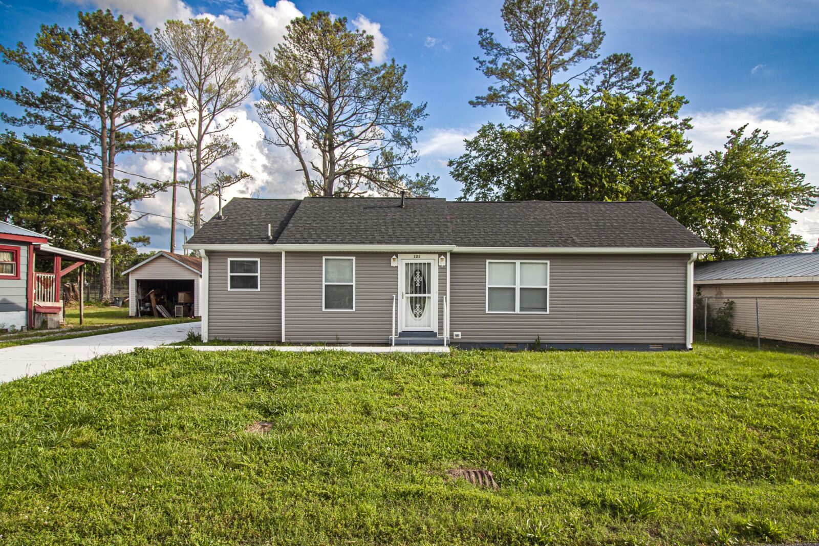 Property Photo:  121 Popular St N  TN 37318 