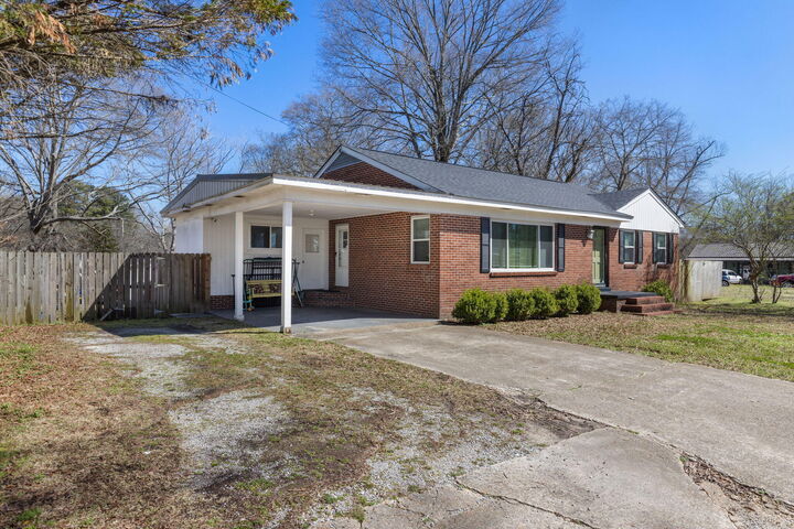 Property Photo:  102 West 5th Street  MS 38852 