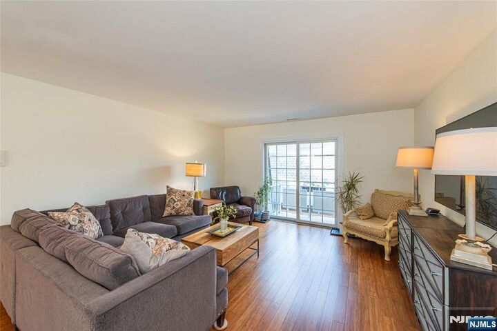 Property Photo:  271 Collignon Way 8B  NJ 07675 