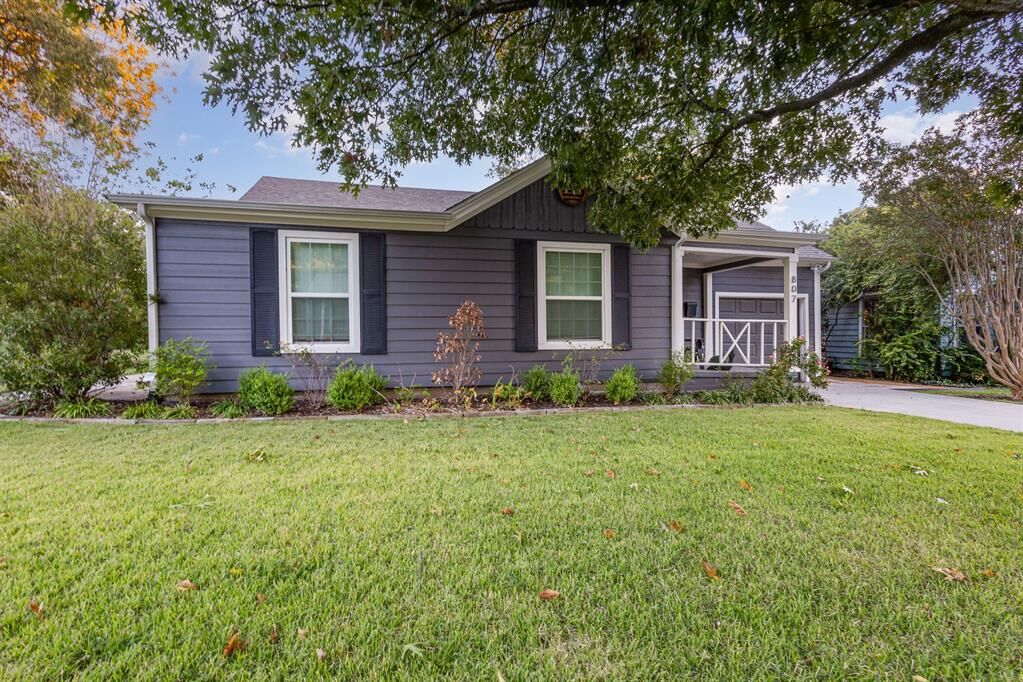 Property Photo:  807 Largent Street  TX 75069 