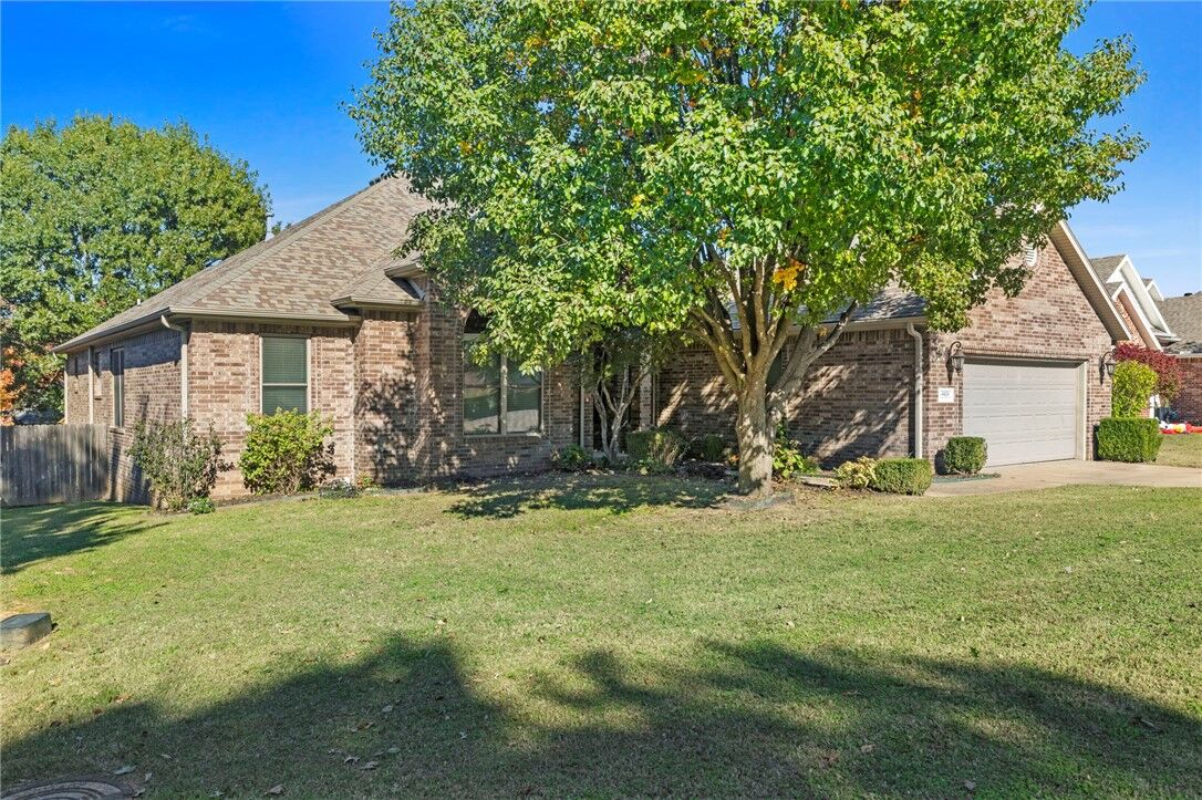 Property Photo: 4826 W Plymouth Rock Place AR 72704