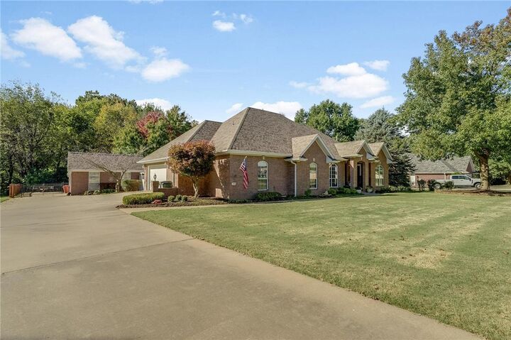 Property Photo: 355 N Durango Place AR 72704
