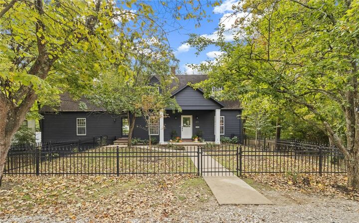 319 W Holly Street  Fayetteville AR 72703 photo