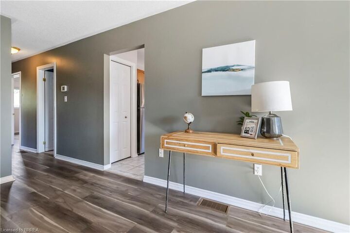 Property Photo:  5 Cork Crescent  ON N3V 1E3 