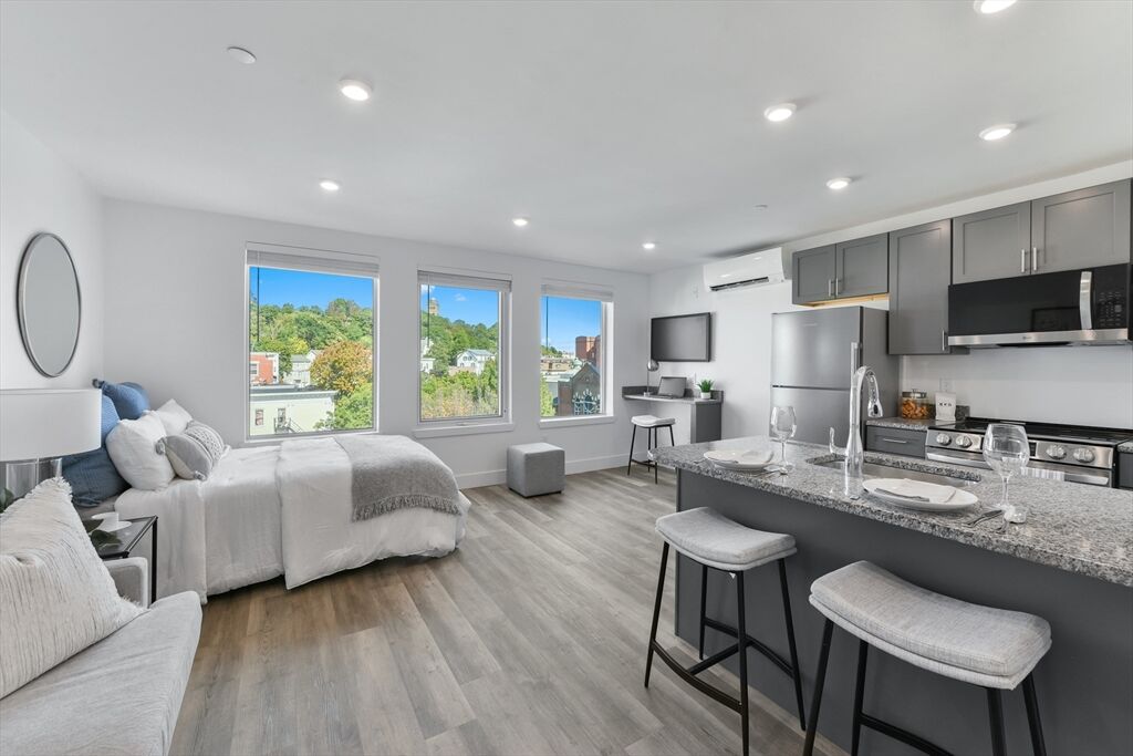 Property Photo:  585 Essex St 503  MA 01901 