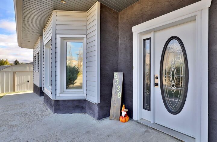 Property Photo: 5338 55 Avenue AB T0B 0H0