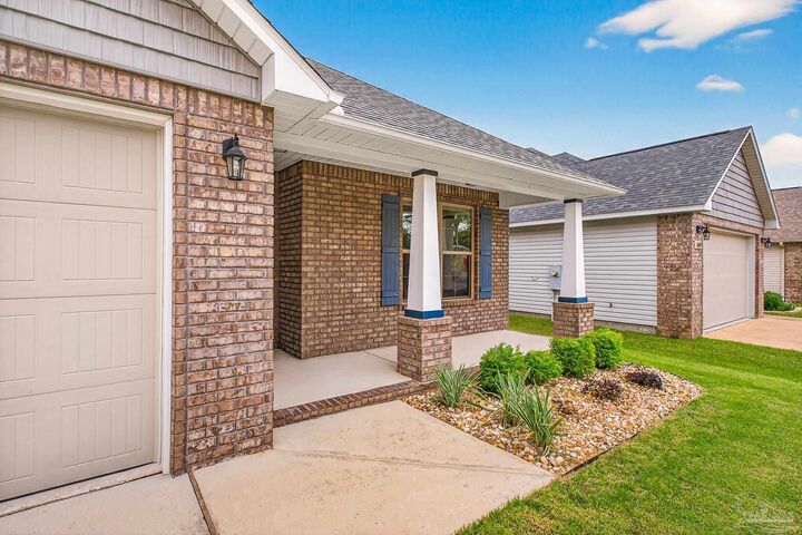 Property Photo: 10689 Trailblazer Way FL 32506