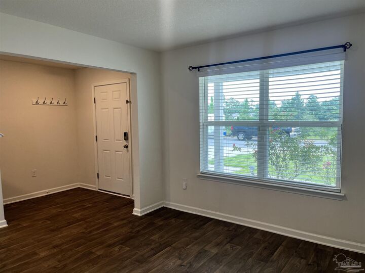 Property Photo: 5862 Blackhorse Cir FL 32526