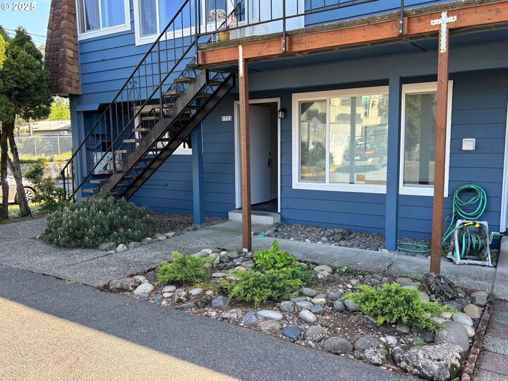 Property Photo:  1525 SE 49th Ave  OR 97215 