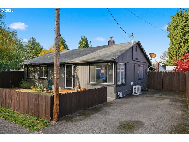 Property Photo: 3802 E McLoughlin Blvd WA 98661