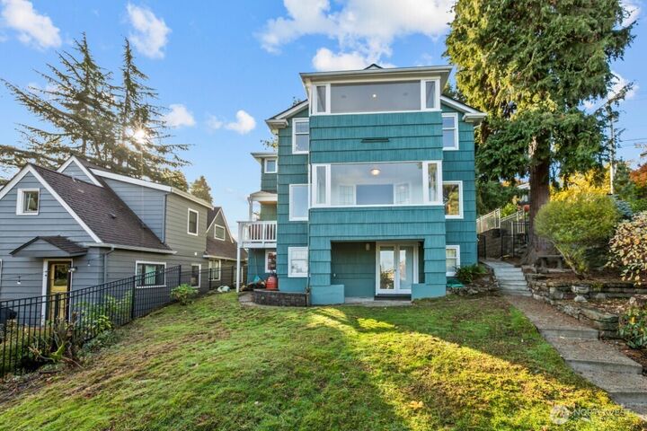 Property Photo: 2212 E Galer Street WA 98112