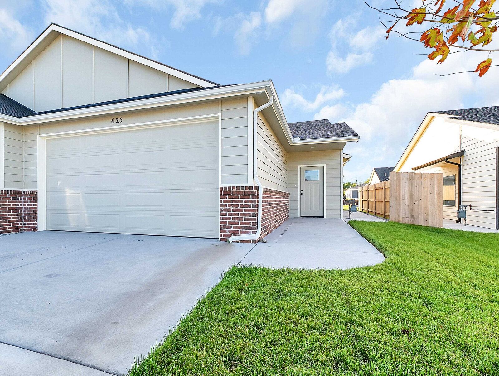 Property Photo:  625 Briarbrook Ln  KS 67147 