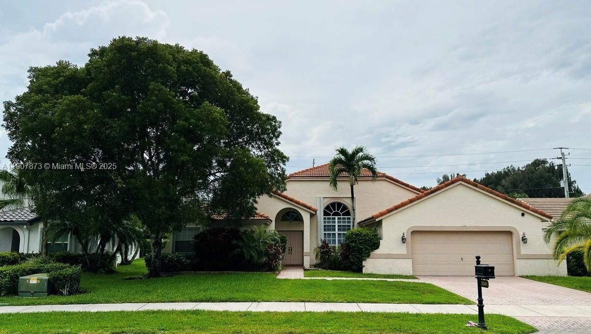 Property Photo: 3341 Overlook Rd FL 33328