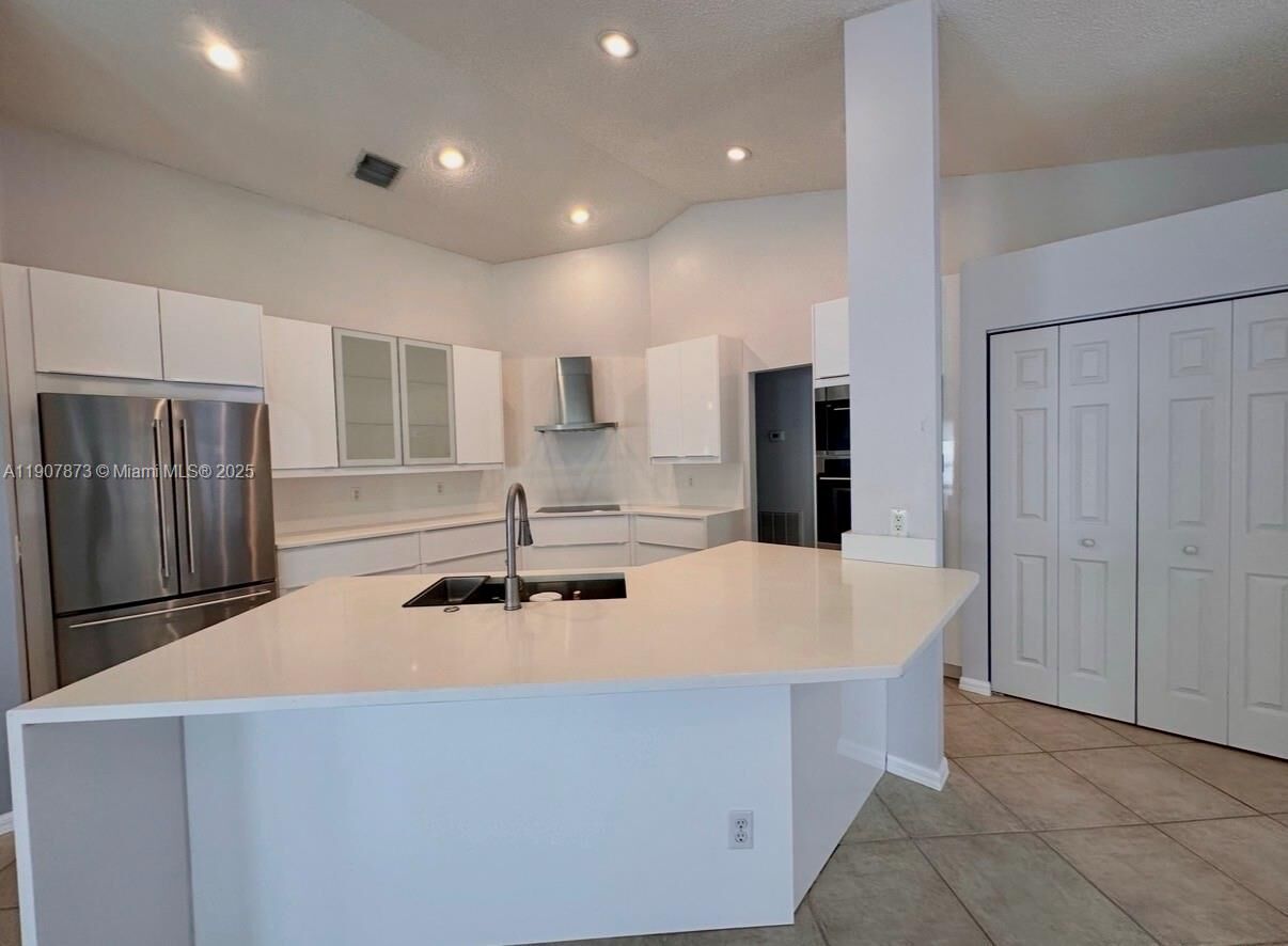 Property Photo: 3341 Overlook Rd FL 33328