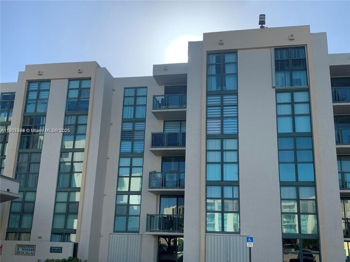 Property Photo: 2055 SW 122nd Ave 506 FL 33175