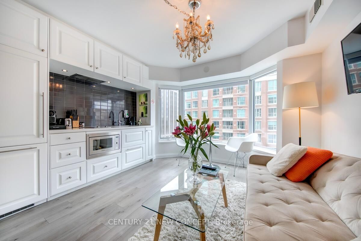Property Photo:  155 Yorkville Avenue 516  ON M5R 1C4 