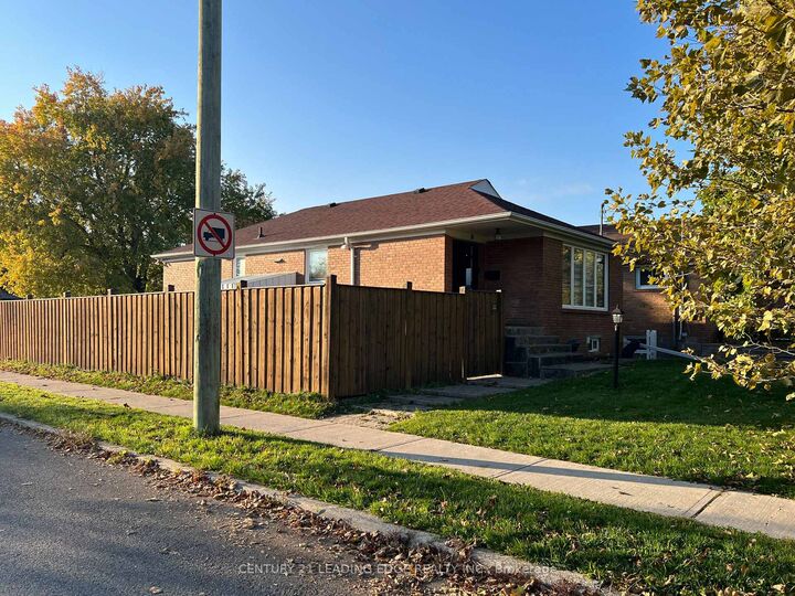 Photo de la propriété:  64 Lingarde Drive  ON M1R 1X9 