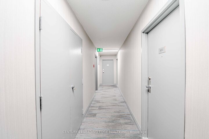 Photo de la propriété: 15 Sewells Road 801 ON M1B 3V7