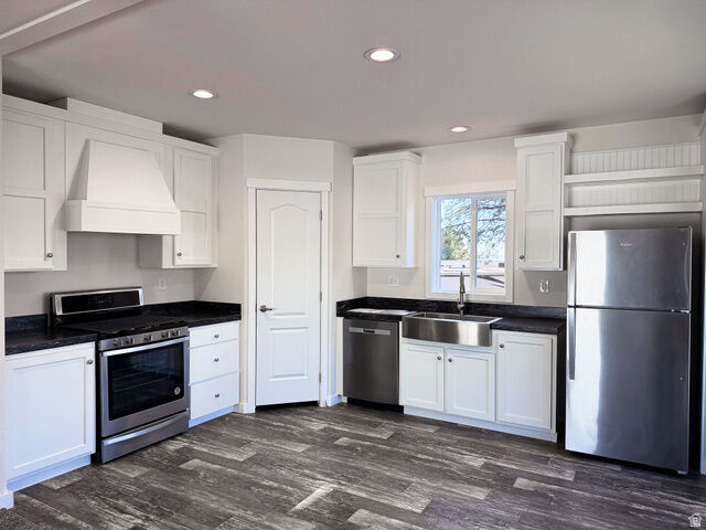 Property Photo: 208 Darlington Way UT 84041